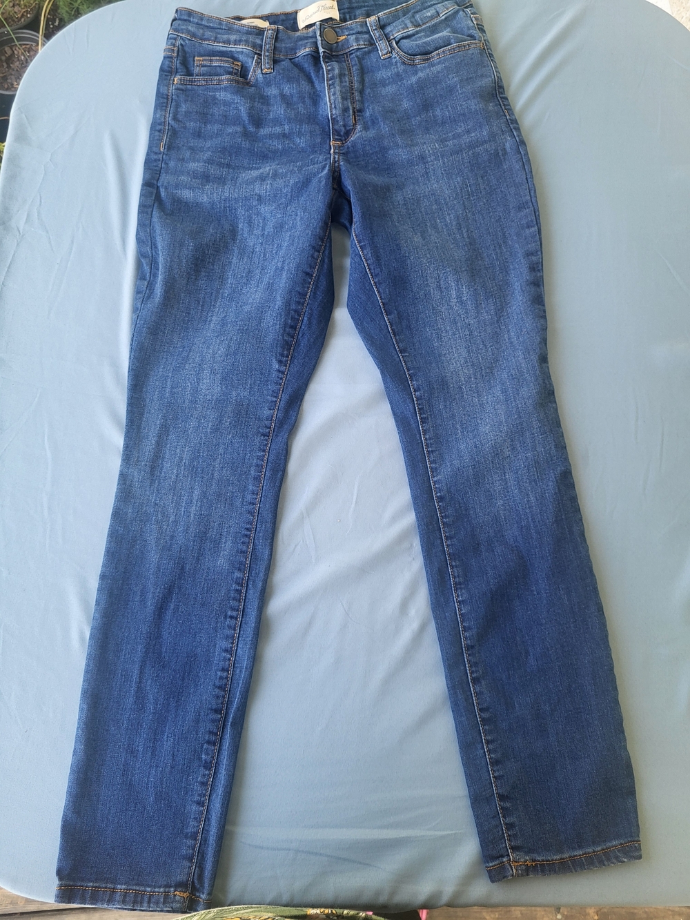 Universal Thread Women's Size 4 Mid Rise Skinny Jeans
